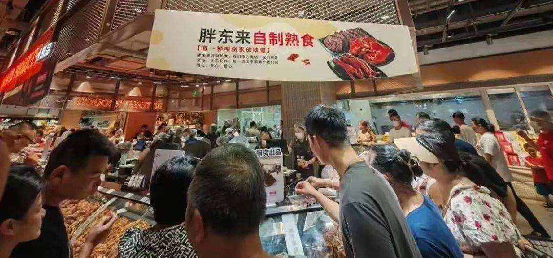 小时进不去胖东来为啥这么火？EVO真人平台凌晨6点排队3(图1)