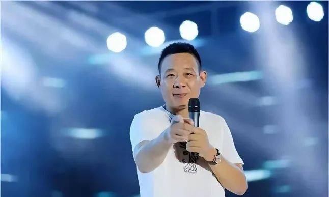 小时进不去胖东来为啥这么火？EVO真人平台凌晨6点排队3(图8)