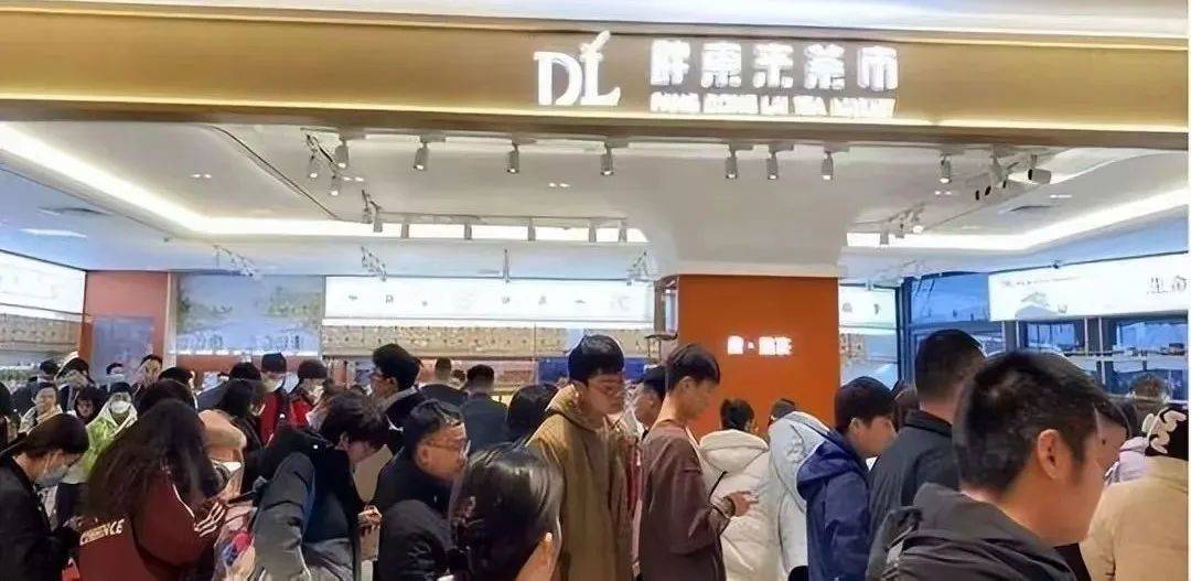 小时进不去胖东来为啥这么火？EVO真人平台凌晨6点排队3(图14)